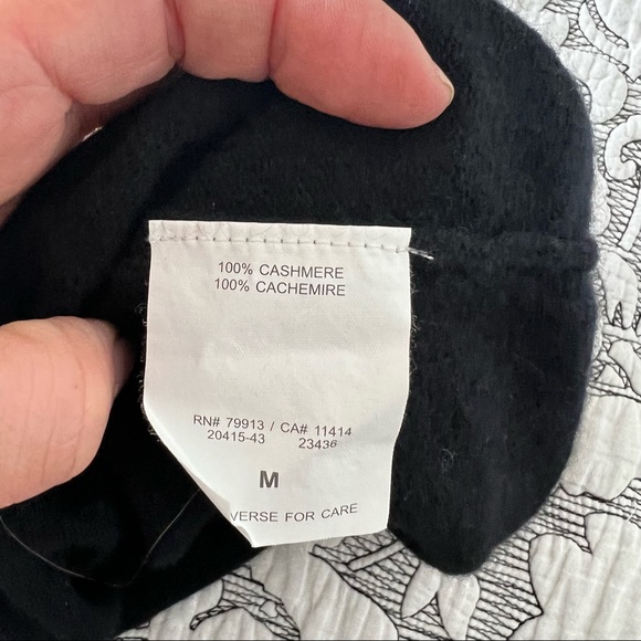 PEA IN THE BOD | BLACK CASHMERE SWEATER V NECK - Picture 3 of 3